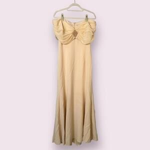 Daymor Couture Strapless‎ Gown Size 8